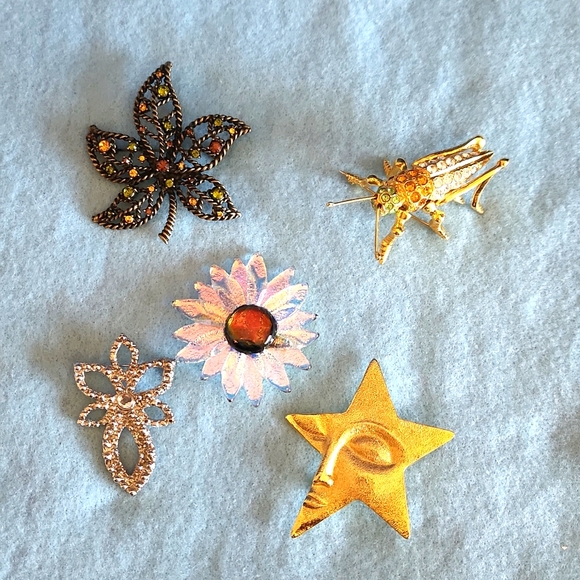 5 Fabulous Vintage Pins - Picture 1 of 9